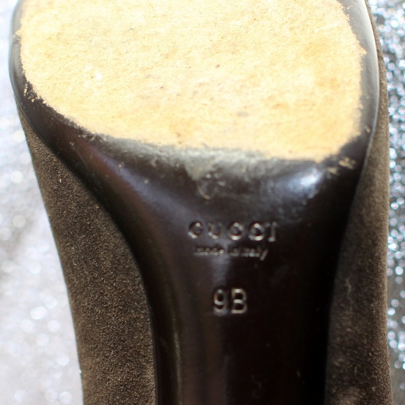Vintage Gucci Ox Blood/Brown Suede Badge Pump - Picture 8 of 8
